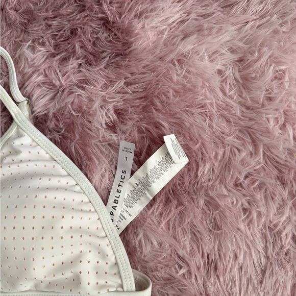 Fabletics swimsuit top large bottom medium - Picture 4 of 4